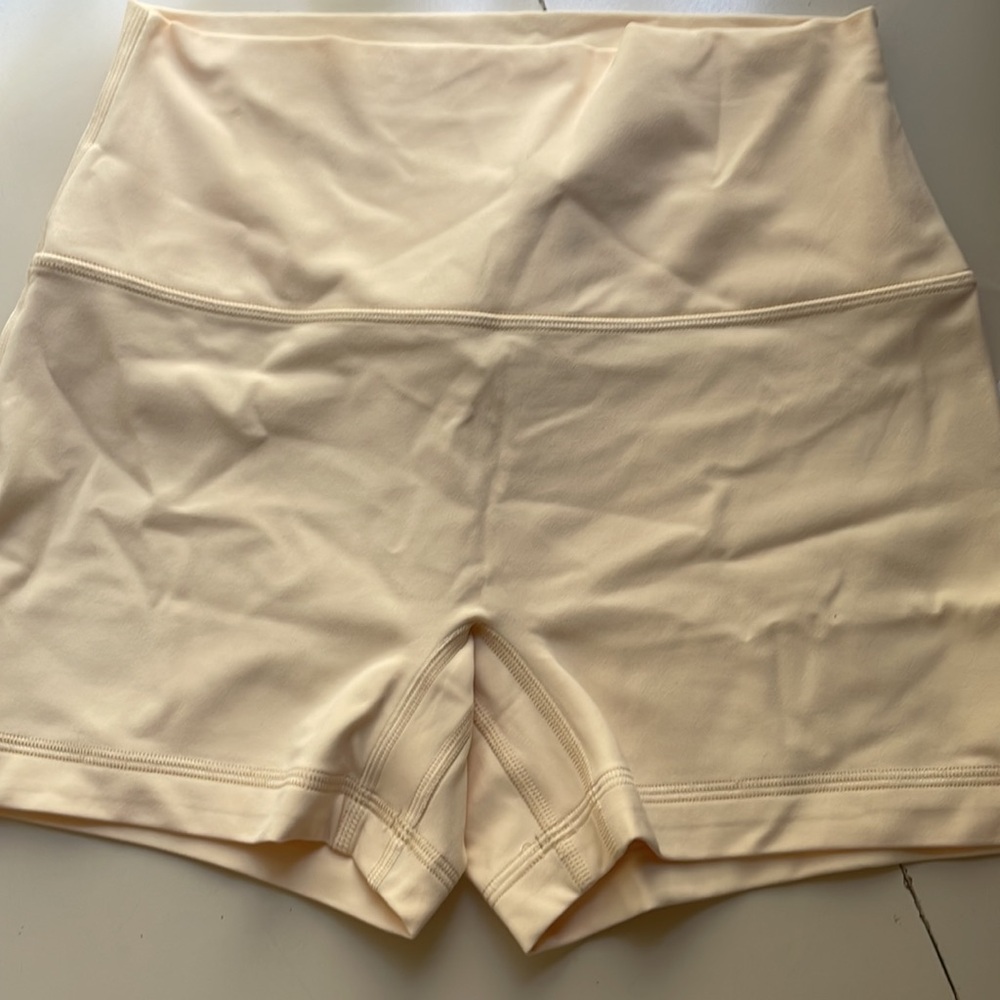 Lululemon Buttercream Align Shorts 4” Size 8 - Picture 6 of 7